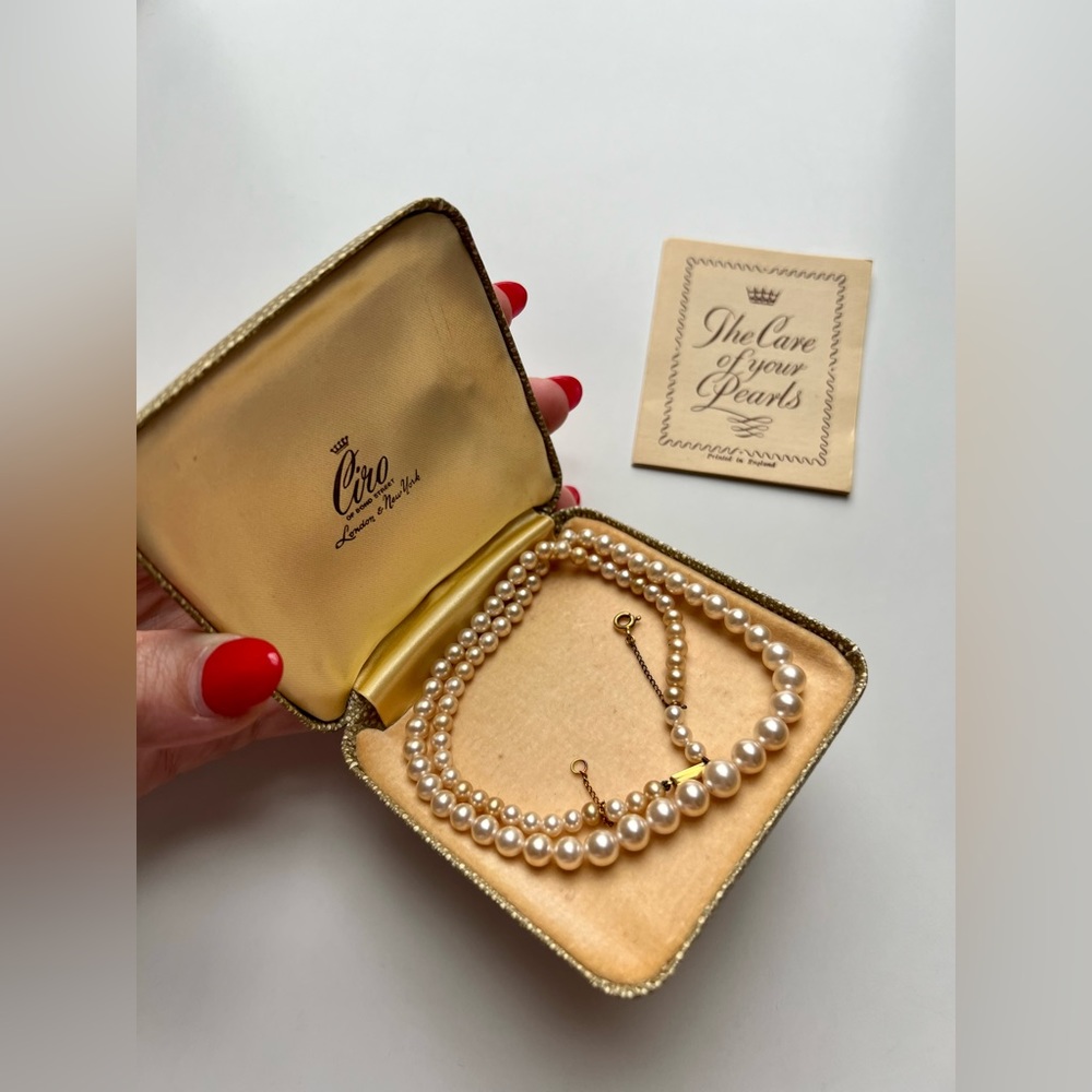 Antique Graduated Pearl Necklace | 9ct gold clasp | original box | c. 1940 - 50s